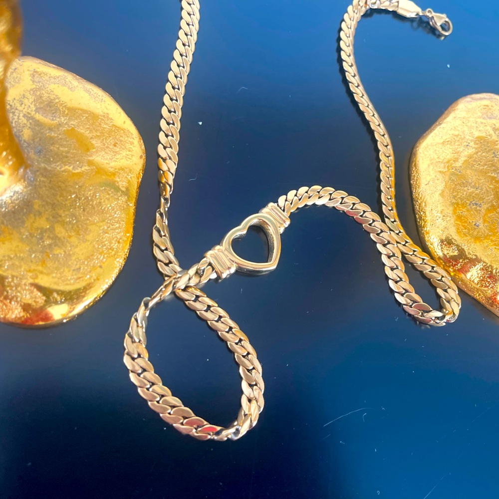 Gorgeous Gold Necklace with Heart